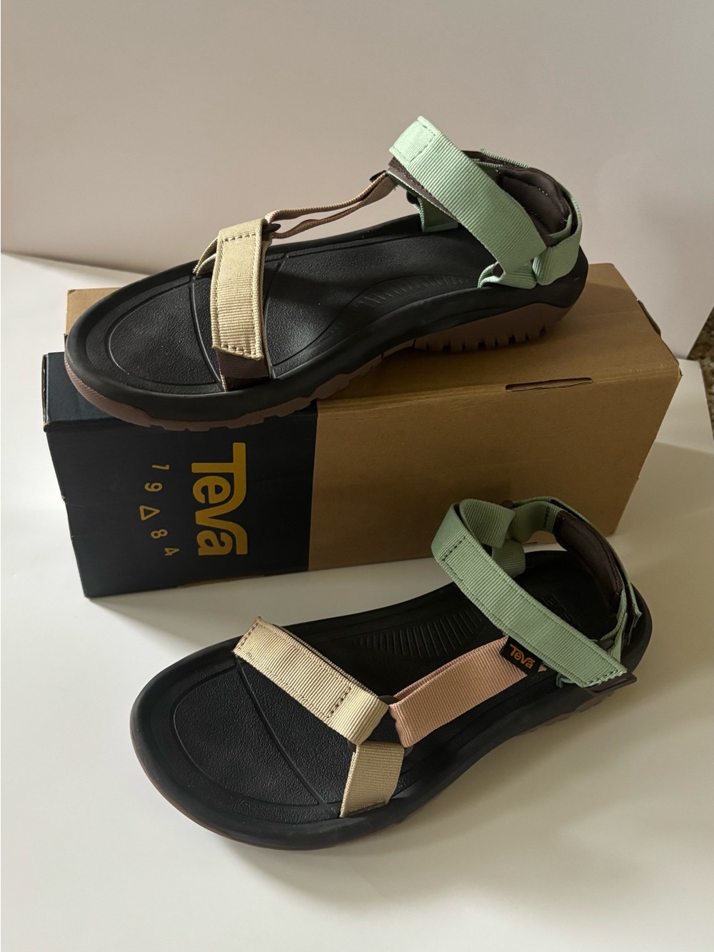 Teva Women’s Hurricane XLT2 Sandals Basil/Maple Sugar Multi Size 10 Like New - Picture 2 of 5